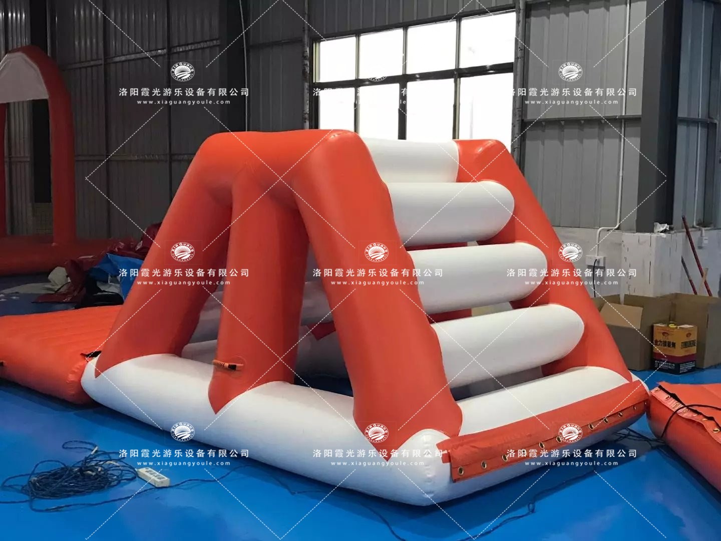 水上闯关设施